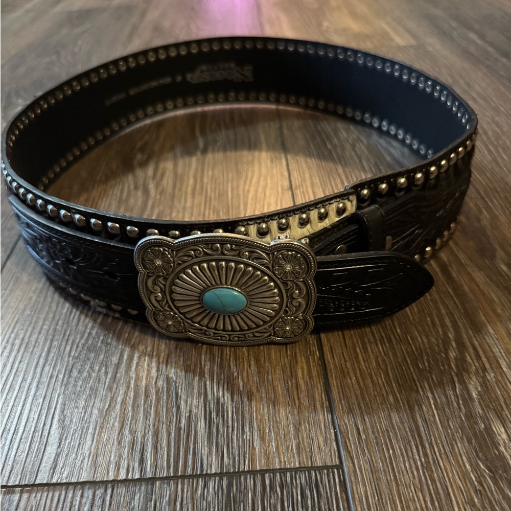 Nocona hair on belt Medium